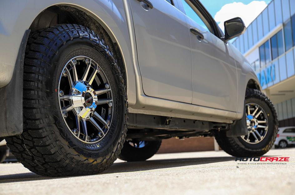 ISUZU DMAX OUTLAW MACHINED PIANO BLACK